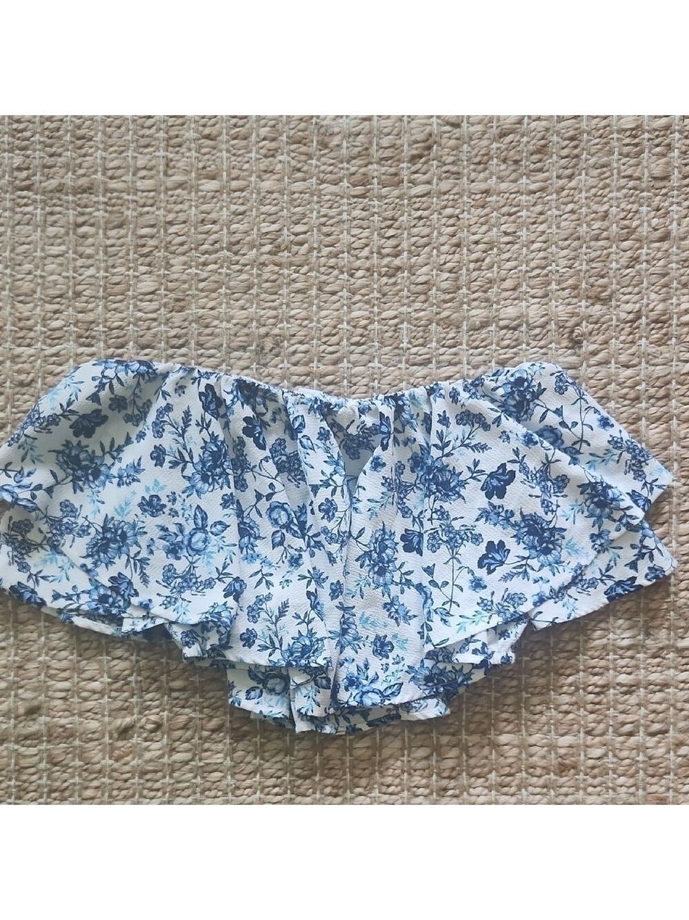 Blue and White Off Shoulder Cropped Flowy Floral XS Blouse with Delicate Design